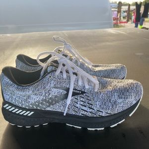 Women’s Brooks Sneakers